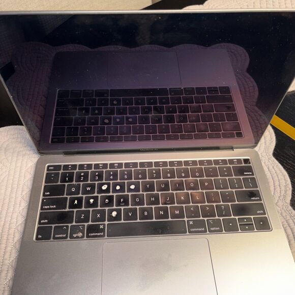 MacBook Air 13 Inch - Picture 5 of 11